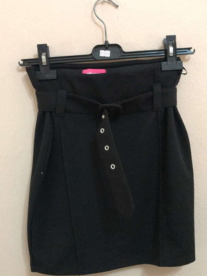 Φούστα Pink Woman μαύρη μέγεθος S σαν καινούργια με διακοσμητική ζώνη
