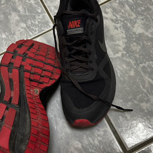 Nike Zoom Air Relentless 26 Gore-Tex athletic shoes used, sizes 42.5-43, black and red