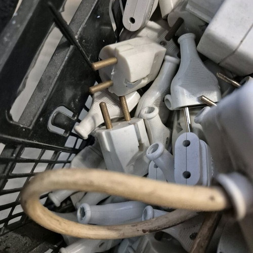Electrical supplies like new, over 100 pieces including fuses and plugs
