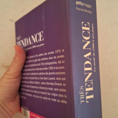 Tres Tendance coffee table book like new, fashion of the 1900s