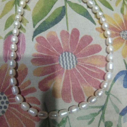 Necklace with natural freshwater pearls like new