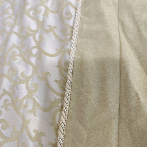 Jacquard quilt Italy new with 2 pillowcases and decorative item