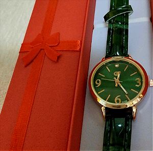 Ρολόι με πράσινο λουράκι σε κουτάκι δώρου