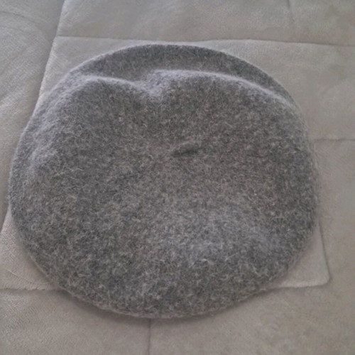 Benetton gray wool beret like new