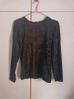 Black blouse lightly worn, like new, size S