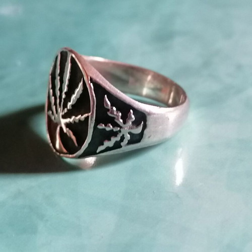 Silver 925 chevalier ring new with Cannabis leaf no 52 (US 6.5)