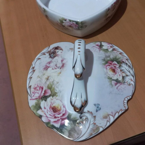 Porcelain centerpiece new in box