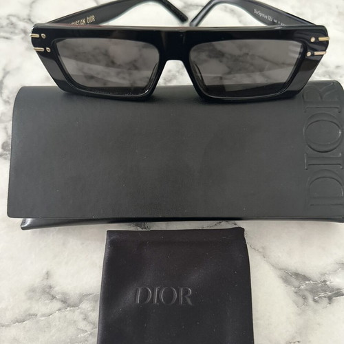 Christian Dior Diorsignature S2U 10A0 01A 54 sunglasses like new, black