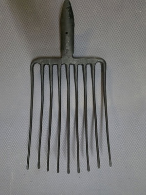 Garden fork steel new with 9 tines