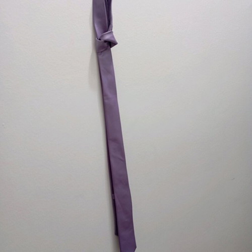 Tie purple color shiny like new, BERTO LUCCI