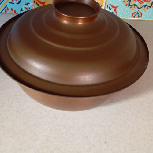 Cast iron and copper cooking vessel used, 24cm diameter, 14.5cm height with lid