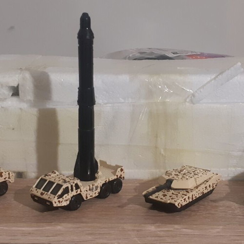 Military vehicles pack, like new, 7 pieces from various brands