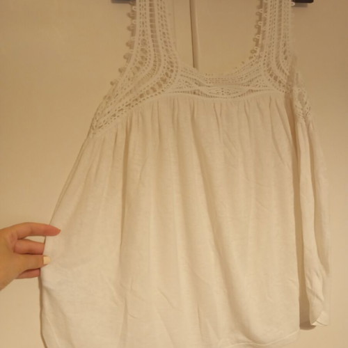 Gap linen blouse with lace white size XS like new