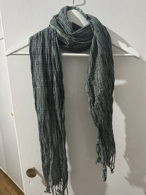 Checked scarf new, gray and green