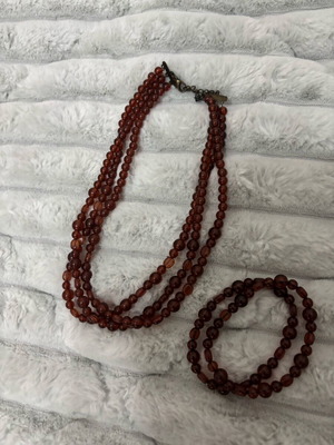 Necklace set and two elastic brown bracelets like new