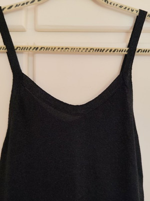 Julia Bergovich black sleeveless knit top with silver thread XL