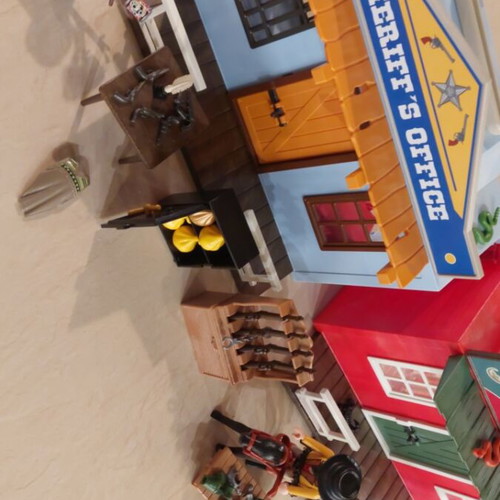 Playmobil sheriff and bank like new, missing 2 figures