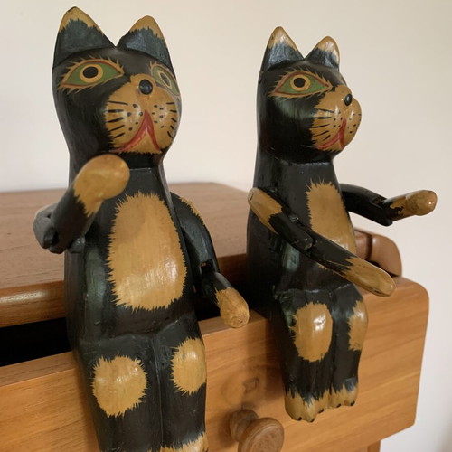 Wooden sitting cats with movable arms, new