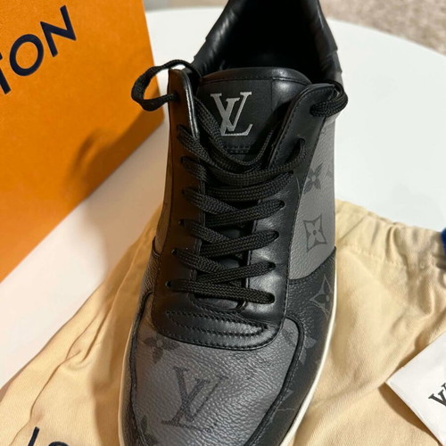 Louis Vuitton sneakers used, size 41