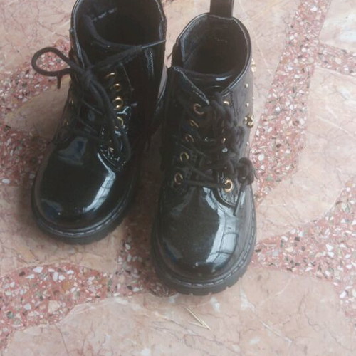 Boots size 25 black used, like new
