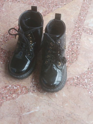 Boots size 25 black used, like new