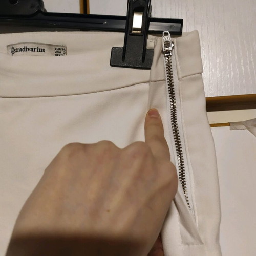 Λευκό παντελόνι γυναικείο Stradivarius σαν καινούργιο, μέγεθος 34