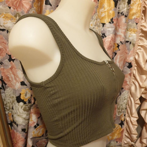 Primark top olive green like new, size S