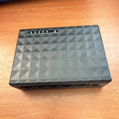5-port Ethernet switch 10/100 Mbps