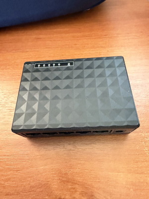 5-port Ethernet switch 10/100 Mbps