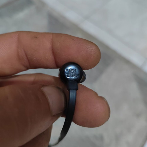 JBL wired headphones used, almost unused in perfect condition