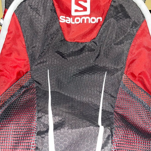 Salomon Agile 12 backpack like new with 1.5lt camel bag for hiking and trail running
