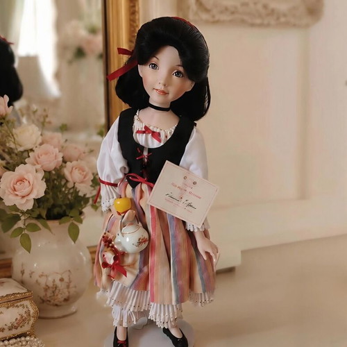 Dianna Effner Snow White porcelain doll like new