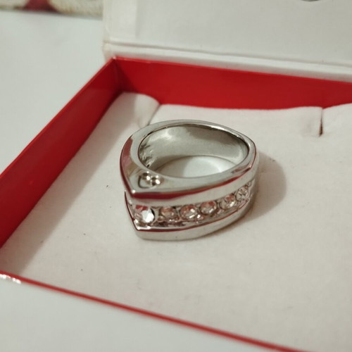 Chunky silver ring with rhinestones and heart design like new