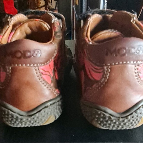Leather baby shoes like new, pack of 2, size 21
