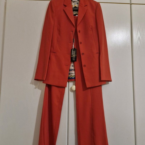 Gianfranco Ferre women's suit red new, size Small