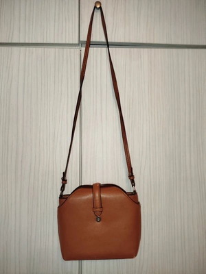Zara γυναικεία χιαστί τσάντα σε καφέ