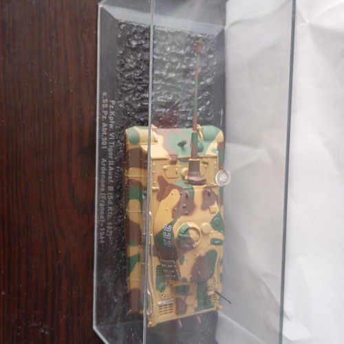 Tiger II Tank Model 1:72 scale DeAgostini like new