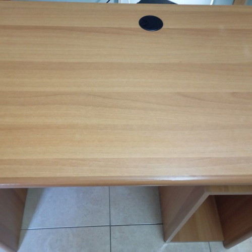 Computer desk like new, sturdy with cable management