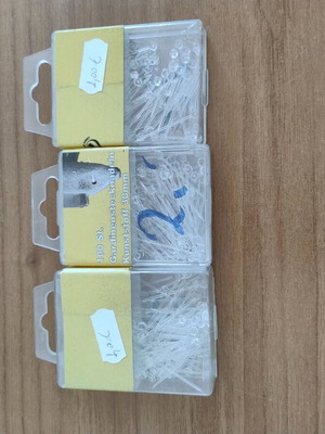 Set of 3 packs plastic push pins like new