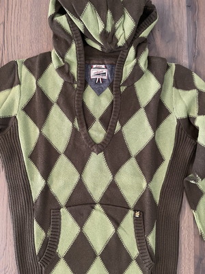 Tommy Hilfiger sweater collectible like new with diamonds pattern