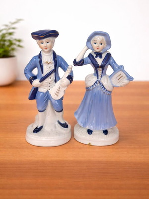 Vintage musical couple figurine with blue clothes like new