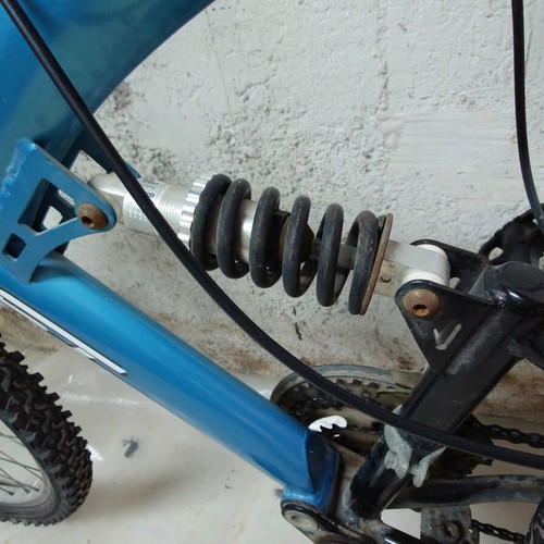 Everest Yeti 26" mountain bike used, blue, 18 speeds, rear suspension