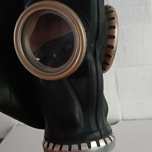 GP-5 Gas Mask like new with green metal filter and carrying bag