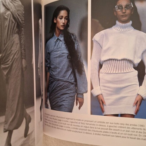 Tres Tendance coffee table book like new, fashion of the 1900s
