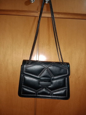 Τσάντα ώμου μαύρη με ασημί τρουκς και αλυσίδα, σαν καινούργια