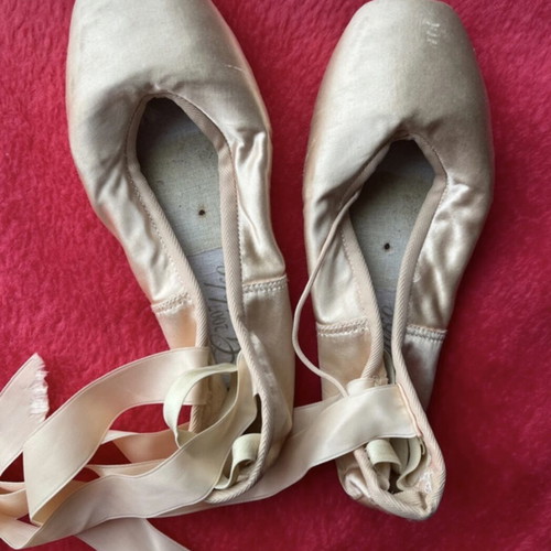 Ballet shoes pointes used size 5.5 beige