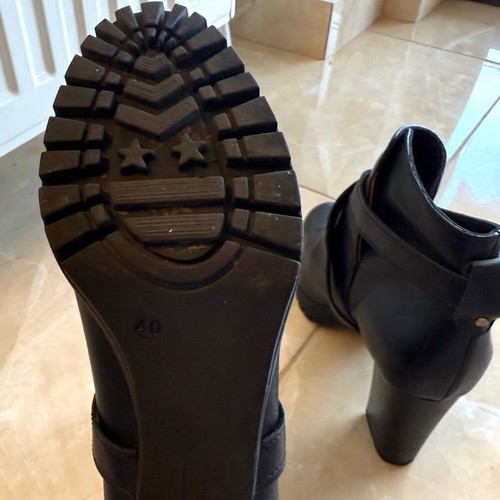 Mille Luci women's leather ankle boots size 40 like new black