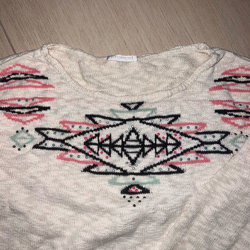 White sweater with embroidery like new, vintage style
