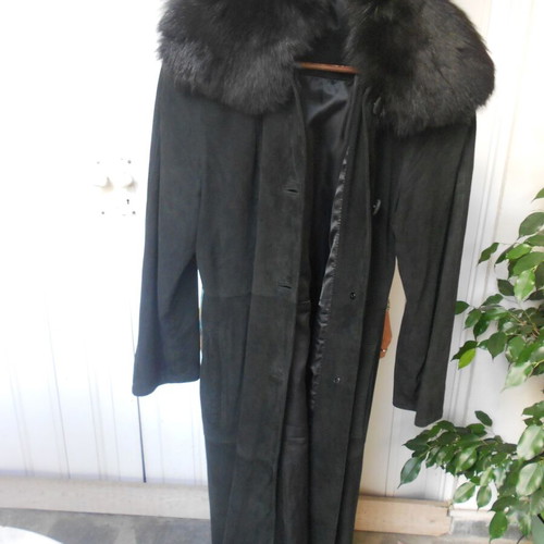 Women's long suede genuine leather coat with removable fur collar size 38 like new