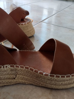 Platform sandals used, tan color, size 38